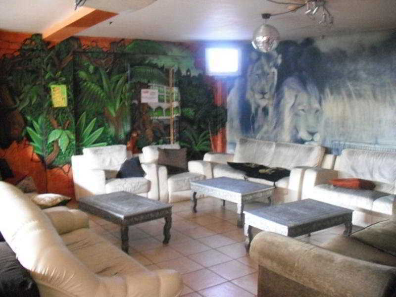 Kensal Backpackers Ostello