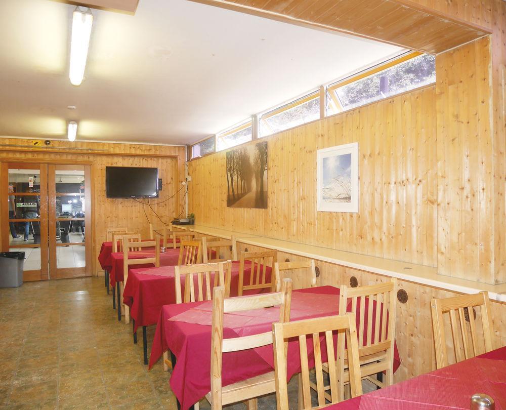 Kensal Backpackers Ostello *