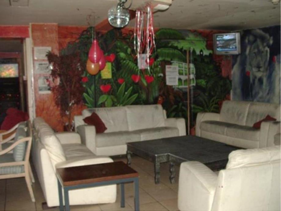 Kensal Backpackers Ostello